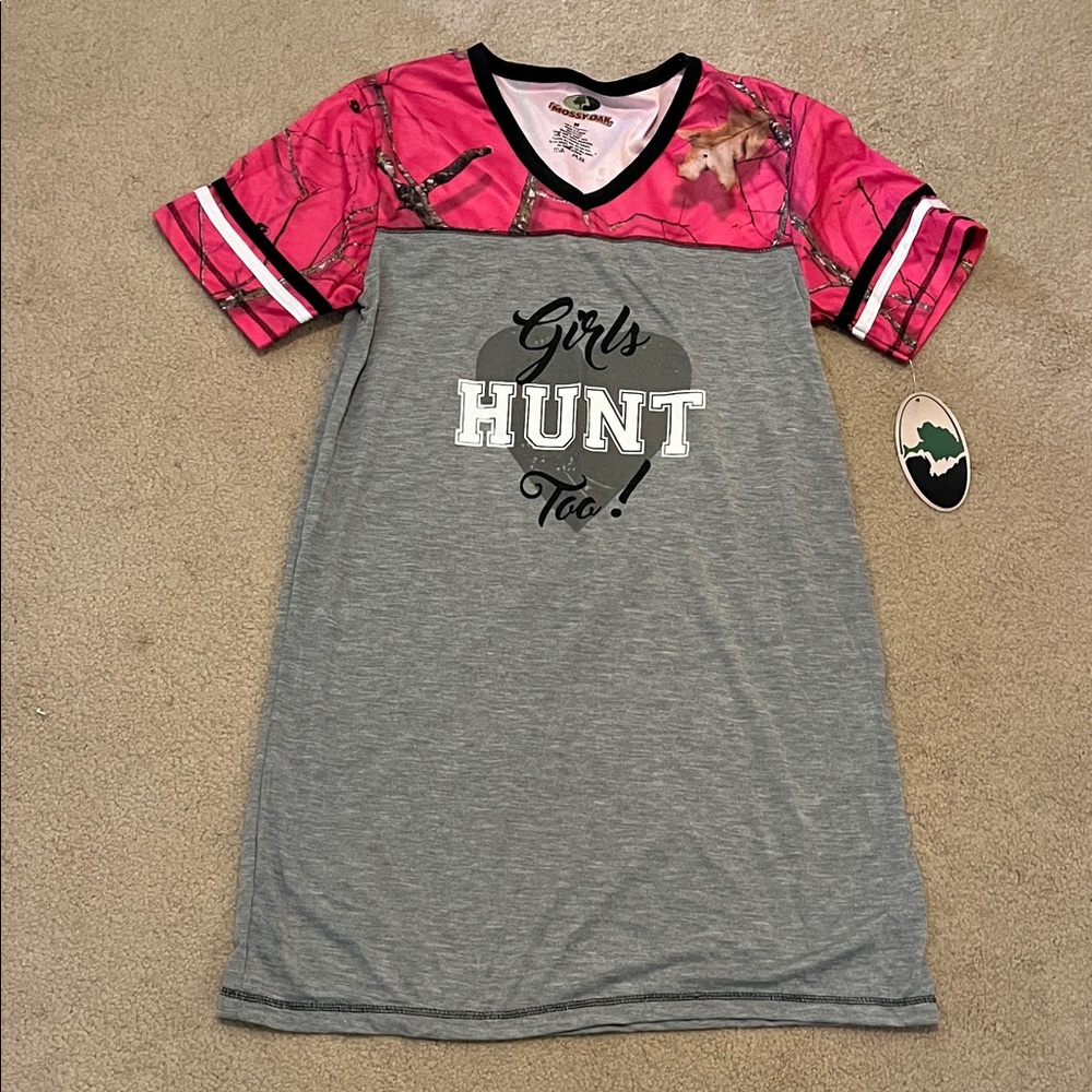 Mossy Oak “Girls Hunt Too!” Camo Graphic T-Shirt – long- NWT Size Medium